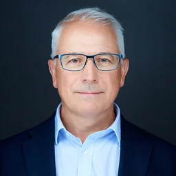 Molnár Tamás bőripari szabászmester, MODELLO Intézet
